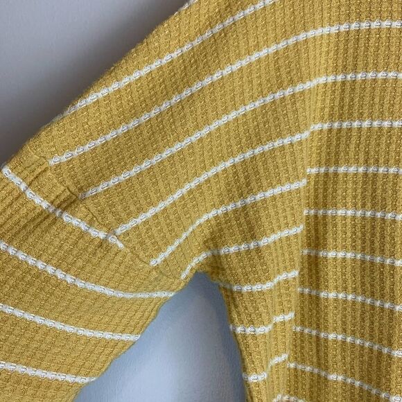 Charlotte Russe Yellow & White Striped Crop Top Long Sleeve Round Neck size L - Picture 7 of 8